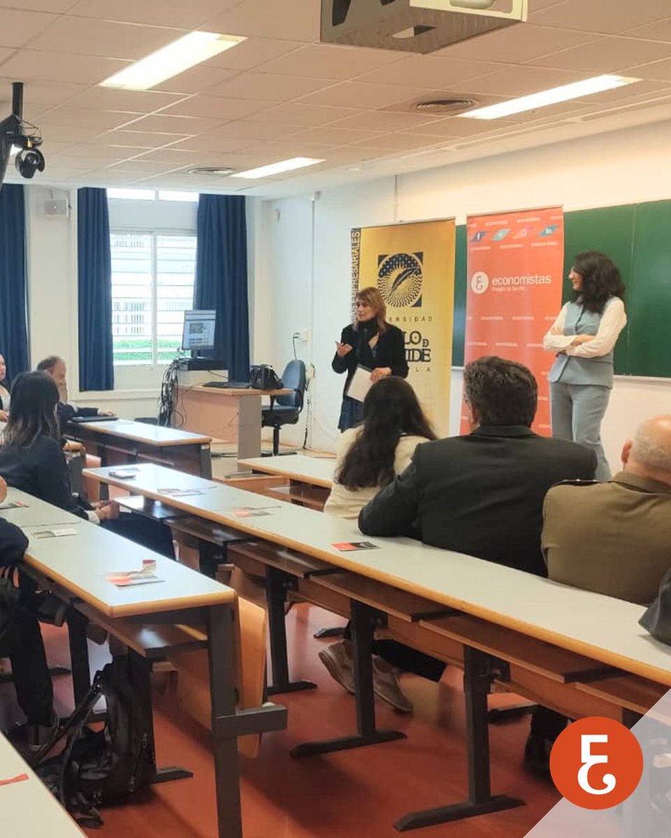 EconomistasSE's tweet image. Inicio de la mesa redonda que conduce @evitamvg, secretaria técnica de @EconomistasSE, presentando las  intervenciones.

#EconomistasSevilla #UPO