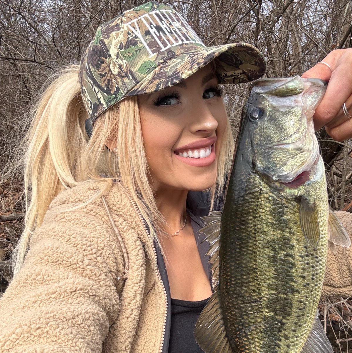 NaturesAnglers's tweet image. 🎣💞 He looks at me—I look at him. We’re both a little shocked by what just happened.
#fishing #FishingGirl #FishingGirls #fishinglife #bassfishing