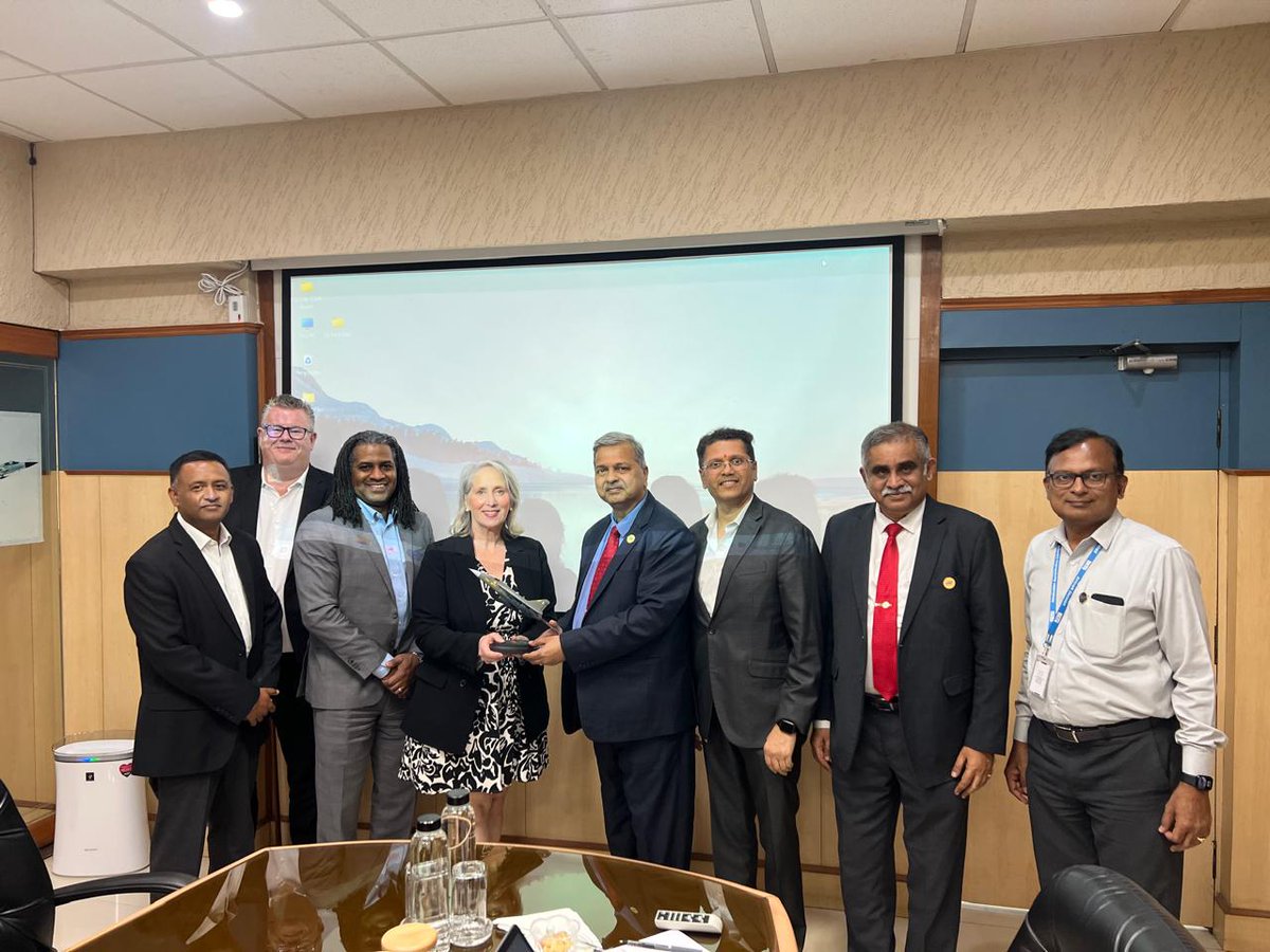 Tracking_Live's tweet image. A high-level delegation from GE Aerospace visited HAL facility in Bengaluru today. 
The team met Dr. D K Sunil, CMD of HAL &amp;amp; senior leadership to discuss progress on the GE F404 engines &amp;amp; ongoing discussions on the GE F414 programme.

The delegation also visited the Aircraft