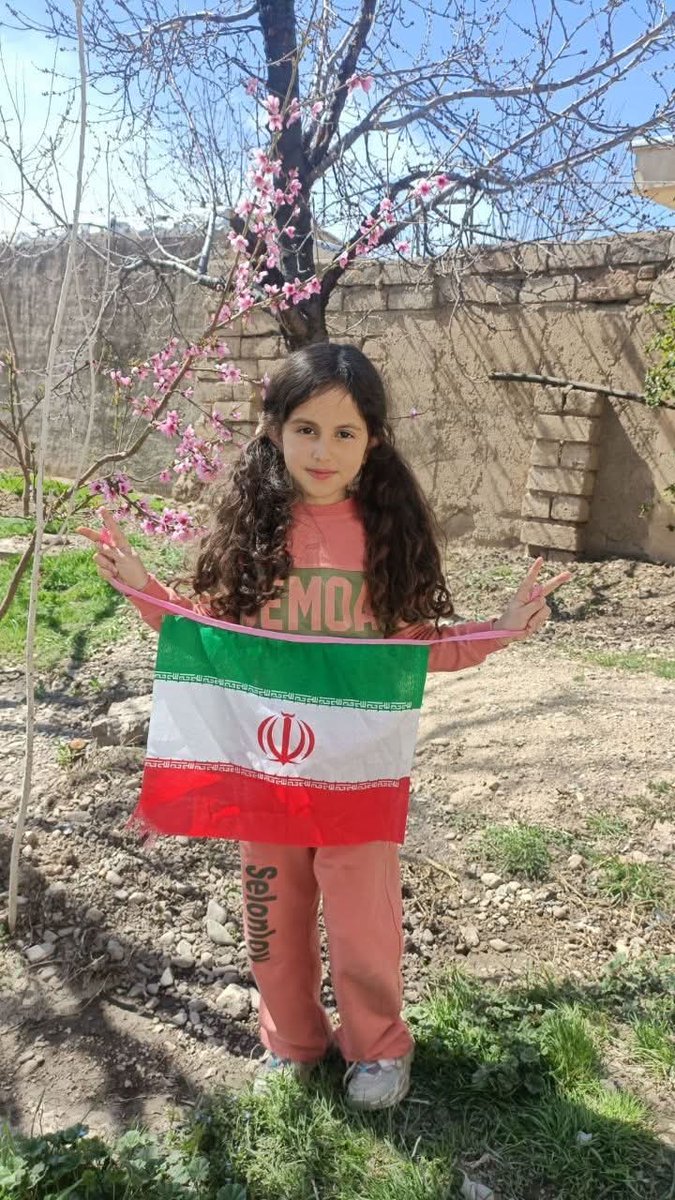 La salvación de Occidente reside en la juventud y la infancia iraníes.

¡Un ejemplo a seguir!