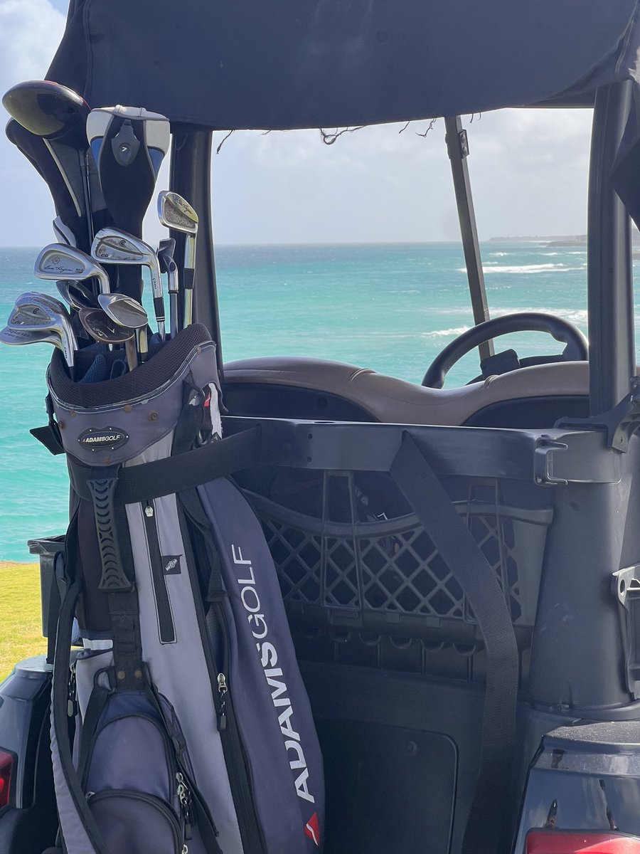 MeliaLasAmerica's tweet photo. 🌅 Vistas panorámicas que combinan mar, cielo y naturaleza en perfecta armonía.
✨ El sonido del viento, el verde impecable y una pelota que espera tu mejor golpe.
#MeliaLasAmericas te espera 
#GolfMelia https://t.co/jUbwPNRXUy