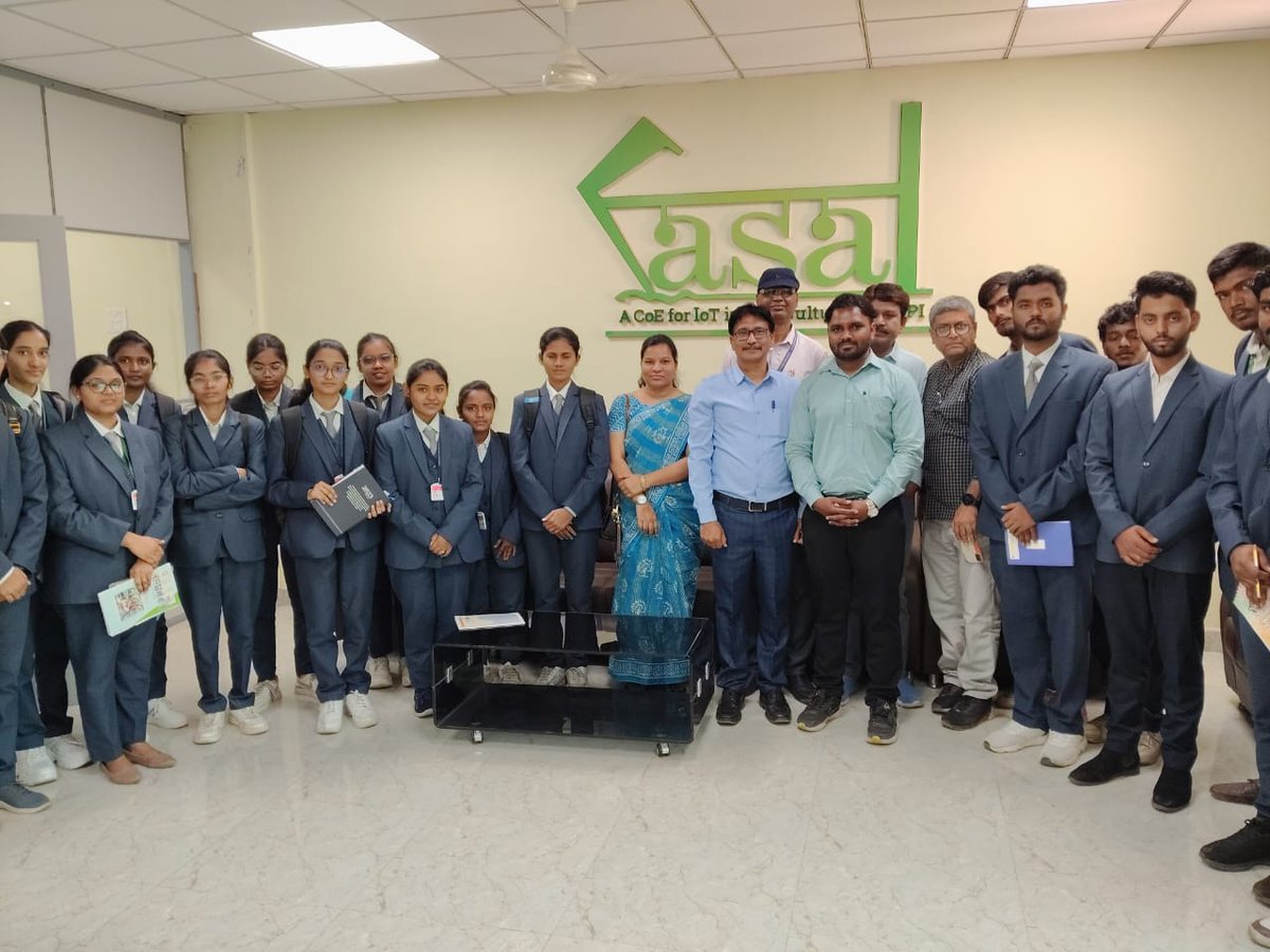 STPI_FASAL's tweet photo. @STPI_FASAL organized an #industrialvisit for Babasaheb Naik College of Engineering, Pusad (Dist. Yavatmal) on 23/03/2026, offering students insights into #incubation centre operations and facilities that support entrepreneurs. https://t.co/hYYQ95cmu0