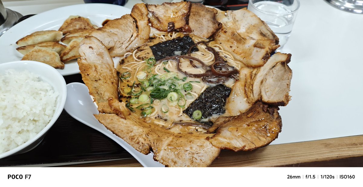 higoboss2999's tweet photo. 勉強完了ーーー！というわけでお祝いのチャーシュー麺 https://t.co/bqtXYLwbYp