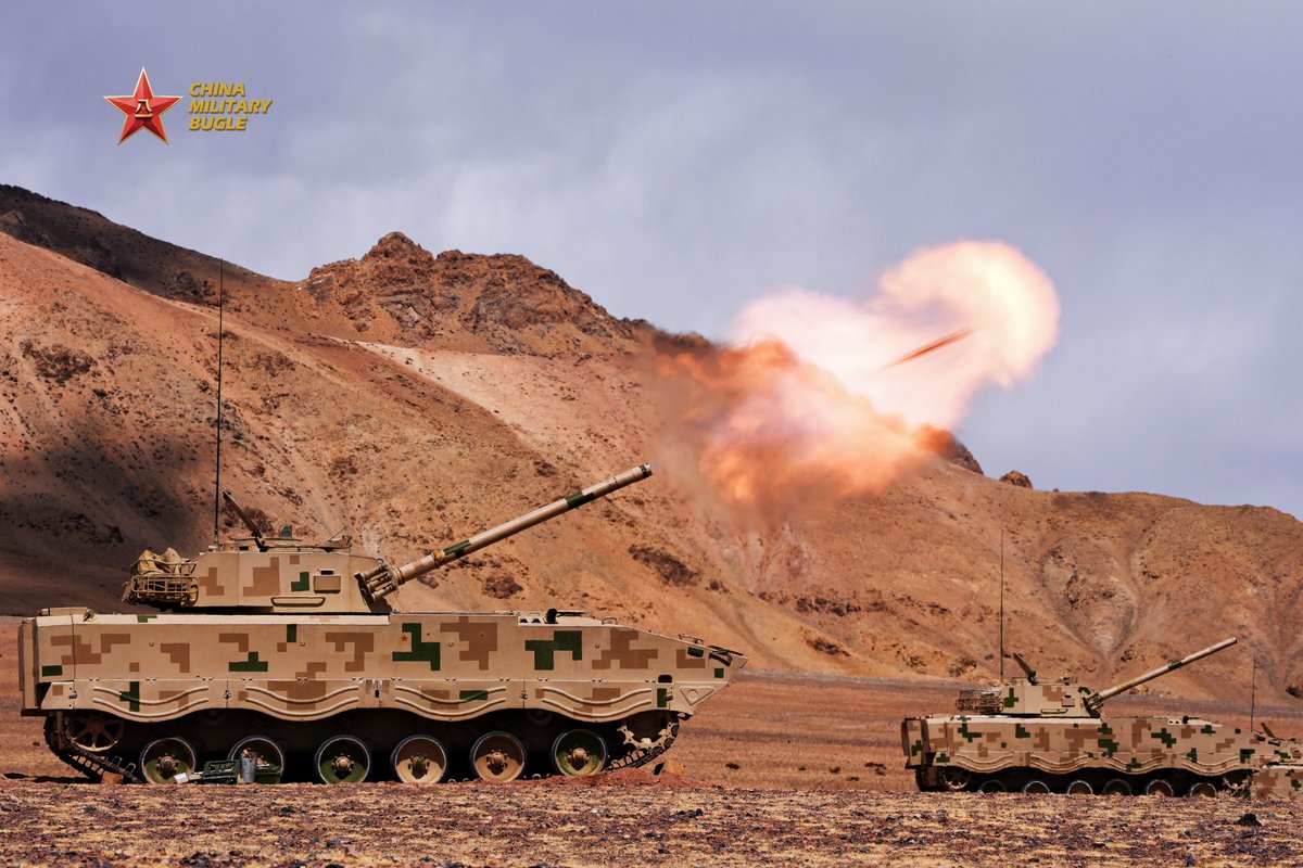 ChinaMilBugle's tweet image. Integrated Firepower:

Photos show PLZ-07 and PLZ-10 howitzers, PHZ-11 multiple launch rocket system (#MLRS) and HJ-10 missile systems attached to a brigade under Chinese PLA 76th Group Army conducting live-fire training on the plateau.

#Army #Artillery
#ChinaMilitary