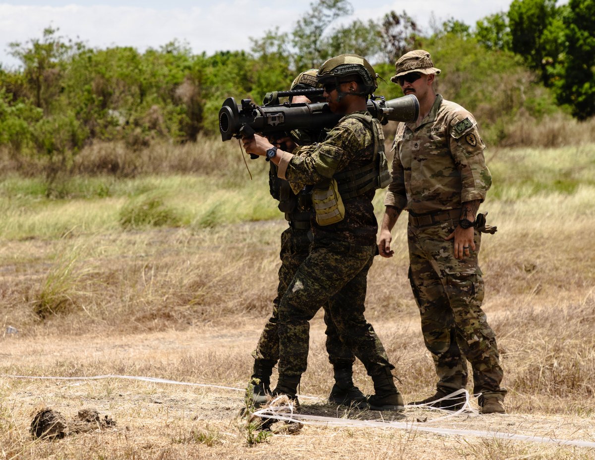 25thID's tweet image. Building a stronger shield, together. @USArmy #25thID Soldiers and our @TeamAFP partners are training on the Carl Gustaf during #Salaknib26. This combined training enhances our ability to STRIKE and PROTECT, strengthening our #Partnership. 🇺🇸 🤝 🇵🇭 

📸 by Sgt. Taylor Gray