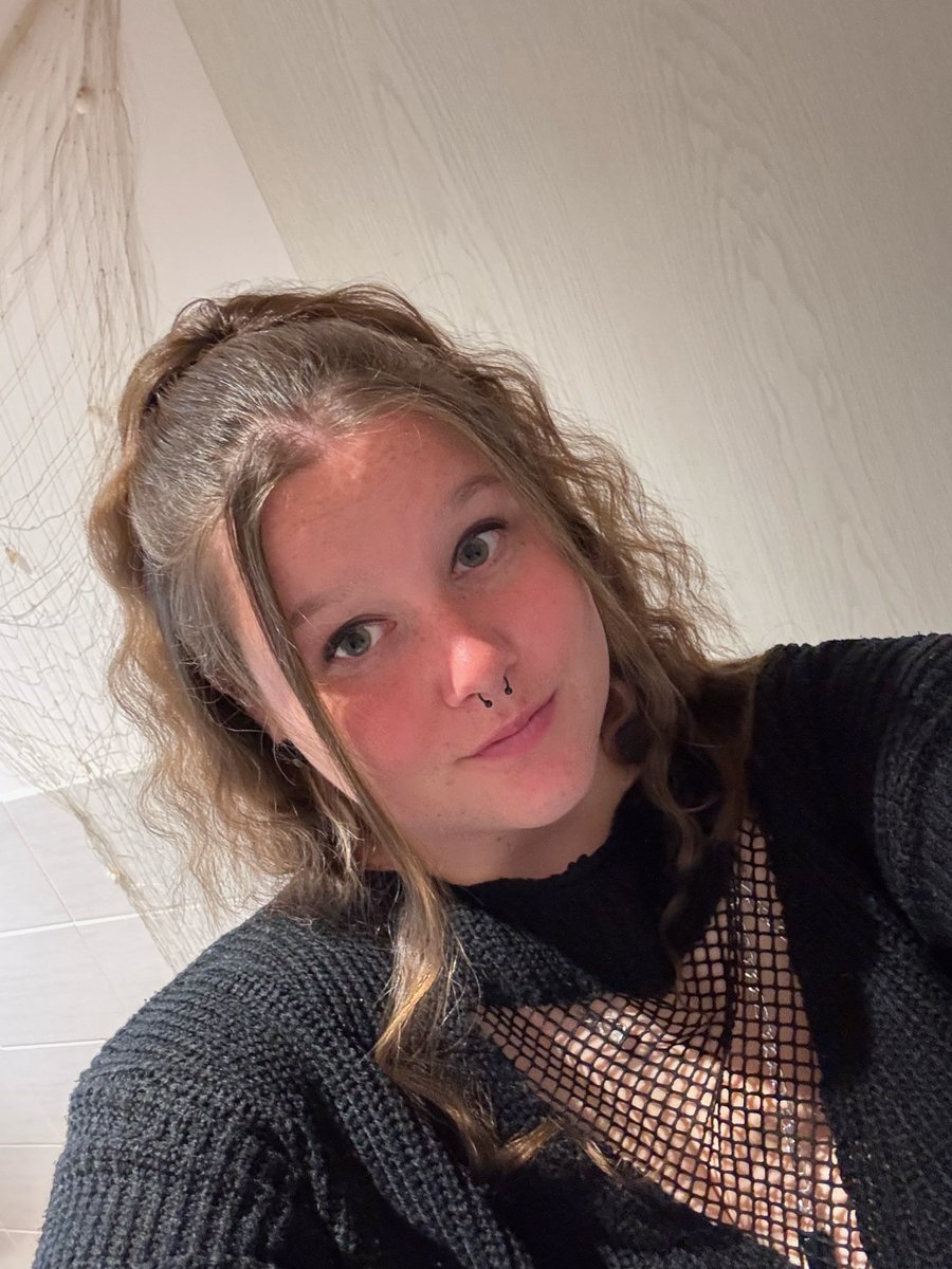 yourchubbymaddy's tweet image. My ex said I'm too ugly to get men writing me in my DMs🥺