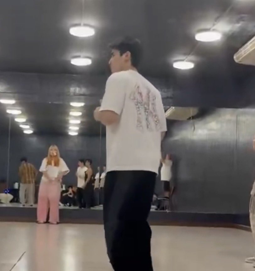 น้องอัพได้กินหมูกรอบยังจ๊ะ tweet media