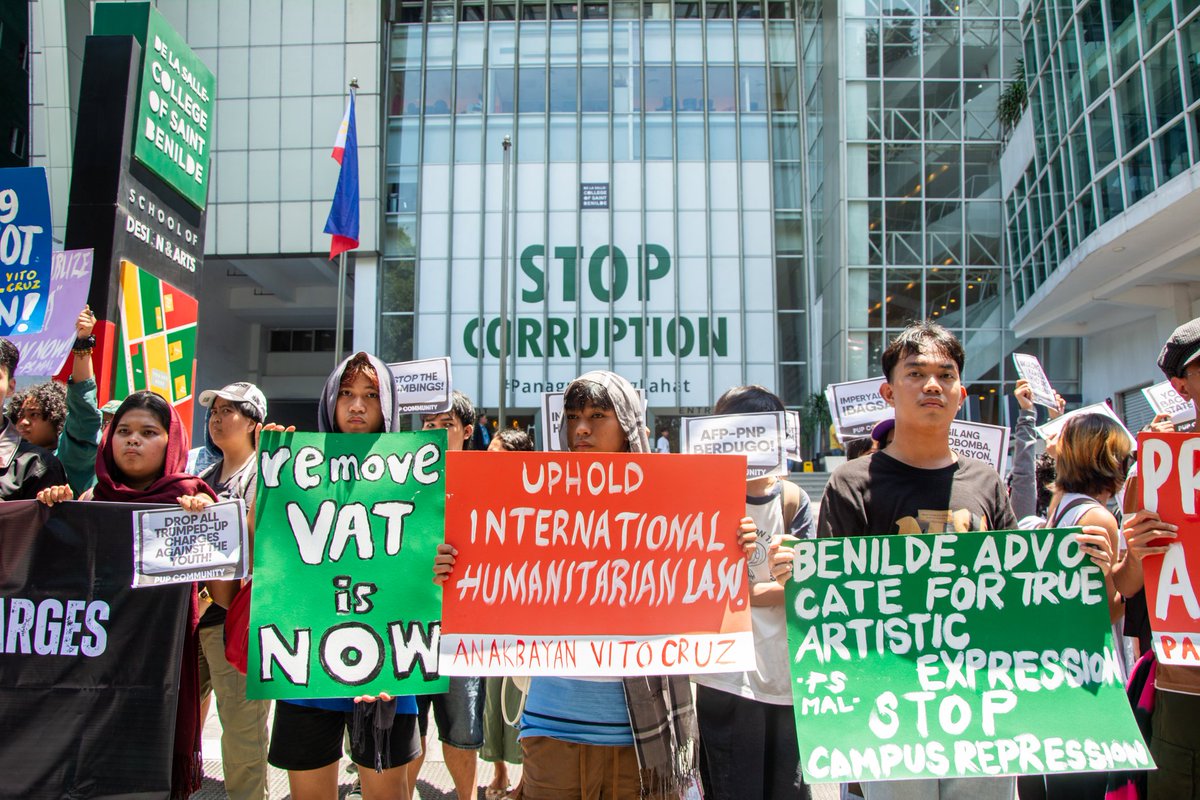 PSMalate's tweet photo. IN PHOTOS: Benildeans condemn CHED Chairperson's visit in light of education crisis and state attacks, calls upon Benilde to rally around Charlize Garzon

Free the Artist! Artists fight back!

#ReleaseCharlizeGarzon
#NoToTOFI
#UpholdIHL https://t.co/nkBuEzTXm5