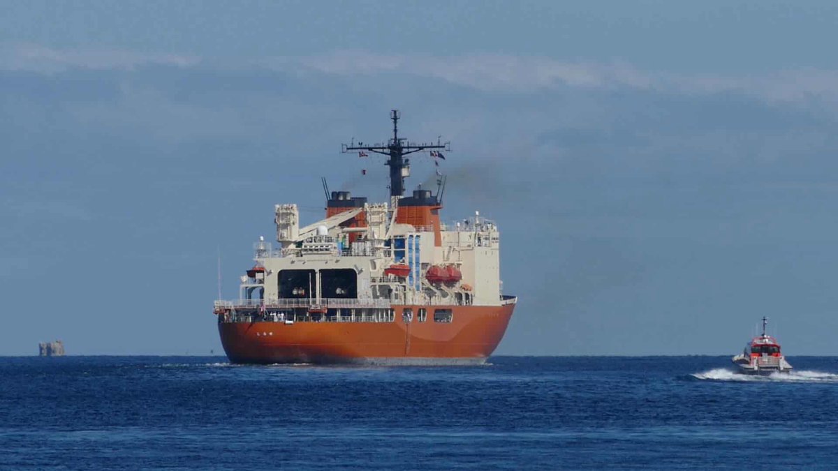 WarshipCam tweet media