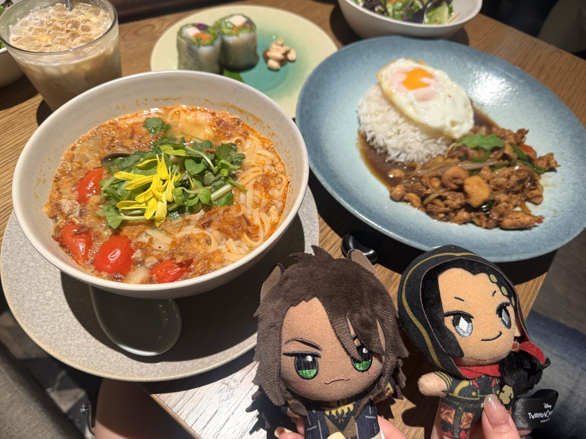 helloiamlilo's tweet photo. 久々に再会したゆいさんとエスニック会💃☀️ 〜褐色男たちを添えて〜 （？）懐かし平成トークに脳汁出まくりで10歳若返った❗️最高ｯｯｯ👱🏾‍♀️🌺 https://t.co/zMOY8929W4