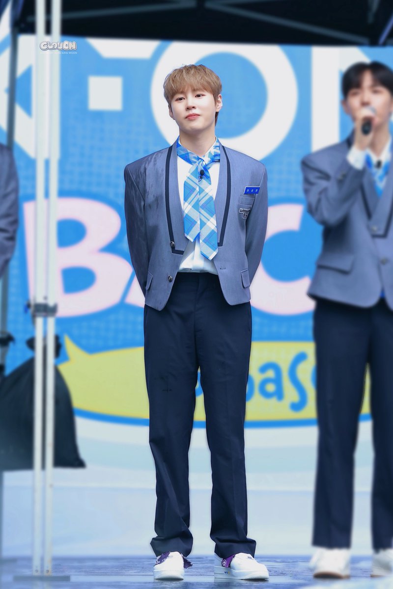 cloudn_hsw's tweet photo. 260406 워너원고 오프닝 세레머니

특별한 날엔 하늘을 품고💜💙💛

#하성운 
#HASUNGWOON https://t.co/9yNgiTuIZE
