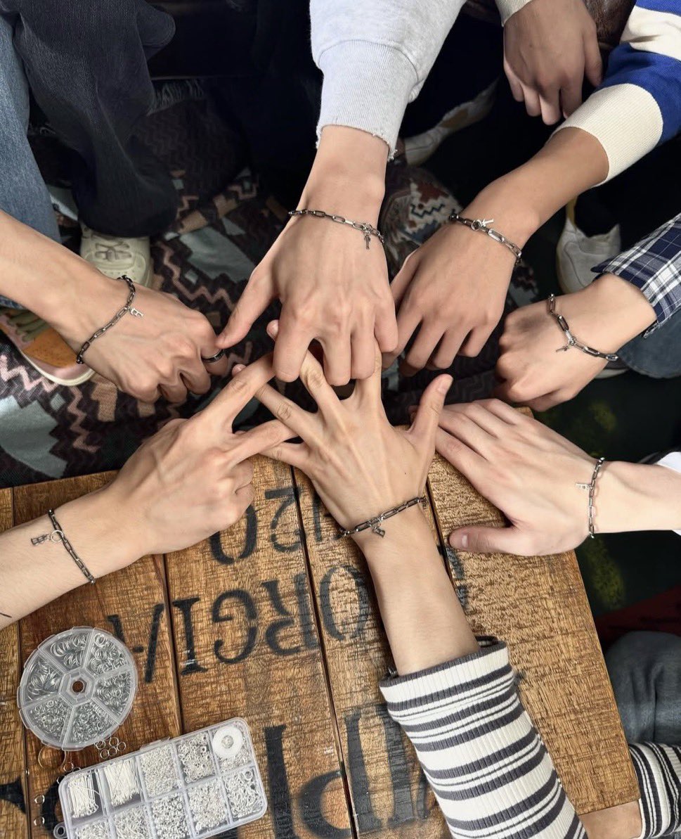 _mydrm_'s tweet photo. ありがとう7人でいてくれて  忘れられないから､忘れないでいるね  思い返しては涙して､それでまた愛も思い出すの https://t.co/5dmLzI7em9