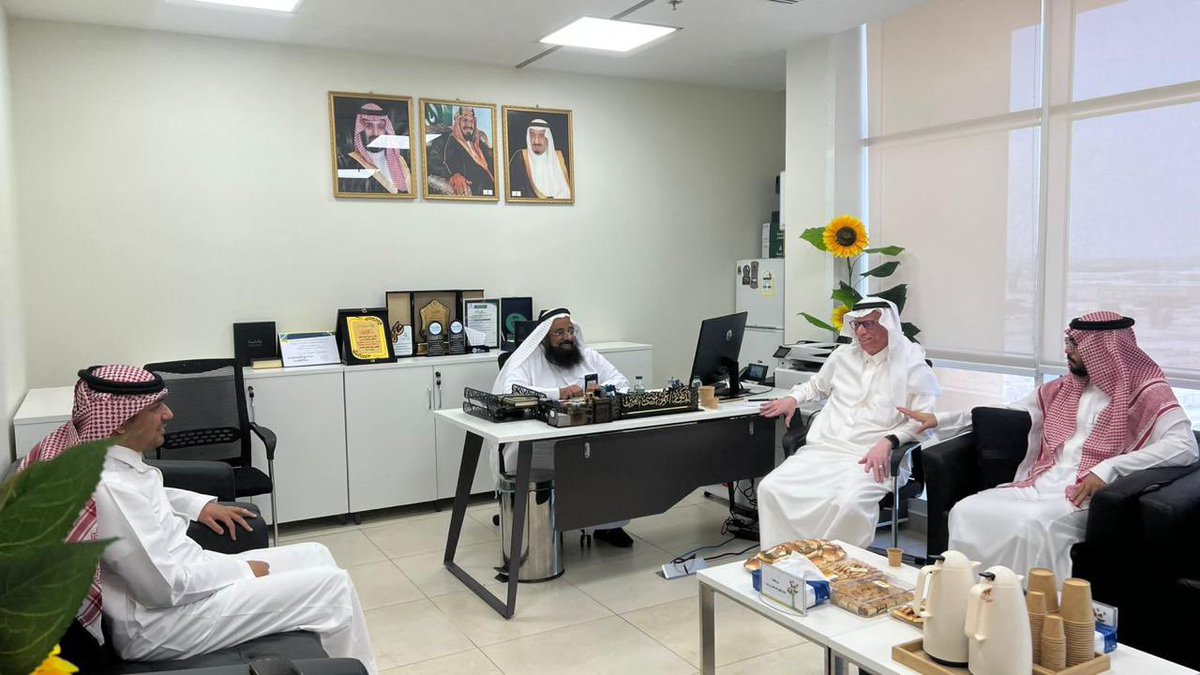 عقدت اللجنه التنفيذية لبرنامج المدن الصحية بالاحساء اجتماعها 31 بفرع وزارة الصحة لمناقشة سير العمل سعياً ان تكون الاحساء مدينة صحية.