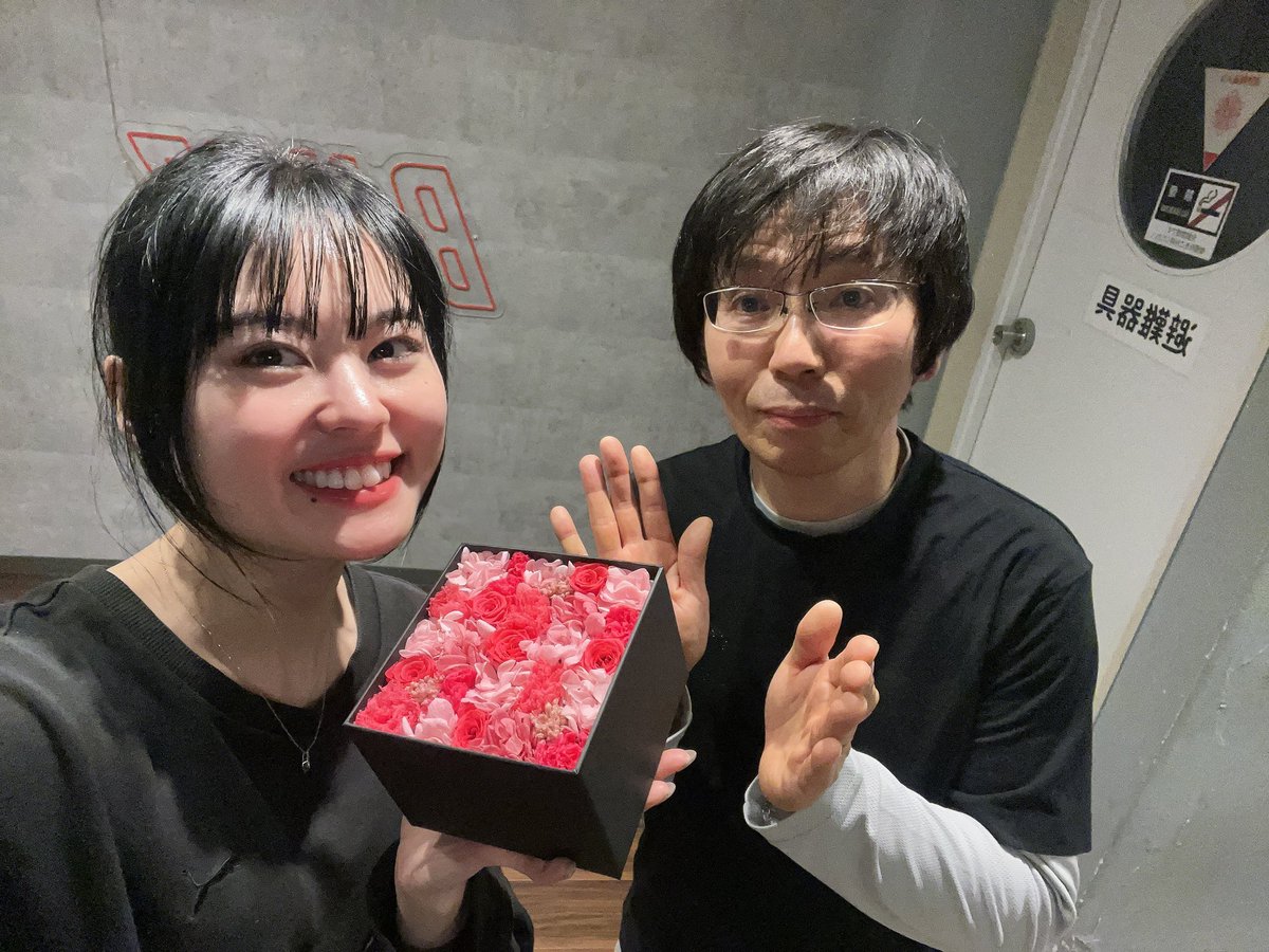 sakura___326's tweet photo. tora tora personal dance にて🐯♡

初めてLIVEを見にきてくださってから
ちょうど7年だそうで🥹🥹🥹✨

記念のお花をいただきました🌸

7年前のその頃のお写真とともに…🤭

ありがとうございます😭✨ https://t.co/xyfiDVtu5Z