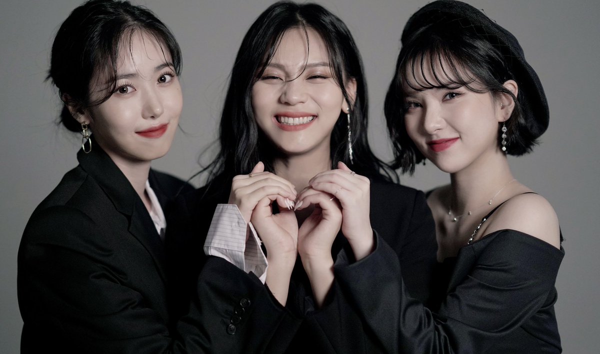 [📢] 
비비지의 앞날을 응원하는 의미로
해시태그 이벤트를 진행하고자 합니다. 
나비분들의 많은 참여 부탁드립니다😊

🤍4월 10일 PM 11:00 (KST)
# 나비는_항상_비비지편
# ForeverWithVIVIZ

- 본 트윗 멘션에 총공 시 유의사항이 있습니다. 
한번씩 읽어주시면 감사하겠습니다