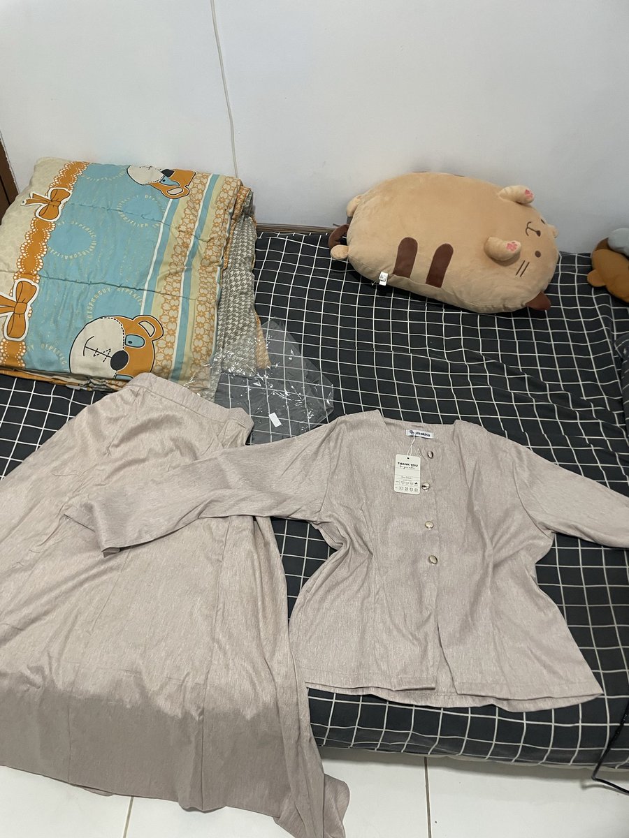 Berylliumtae's tweet photo. Murahhh🤩

Baju putih murah ukuran L harga 40rb
Baju setelan murah ukuran LD 110 harga 70rb

Check out di shopee bisa cod
https://t.co/sBx3B4kU7t https://t.co/vFEr6ibTzp