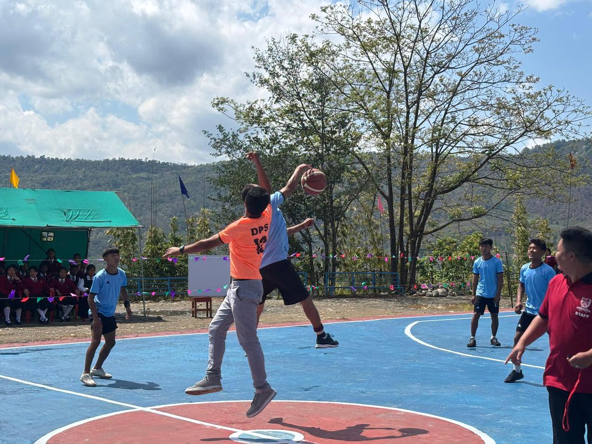 Spearcorps's tweet image. 𝗙𝗶𝘁𝗻𝗲𝘀𝘀 𝗙𝘂𝗲𝗹𝘀 𝗙𝘂𝘁𝘂𝗿𝗲

Red Shield Division under #SpearCorps dedicated a basketball court to De Paul School, Punipfosemai, Senapati, #Manipur under #OperationSadbhavana, promoting fitness and youth empowerment in the region.

Red Shield Division ने #SpearCorps के