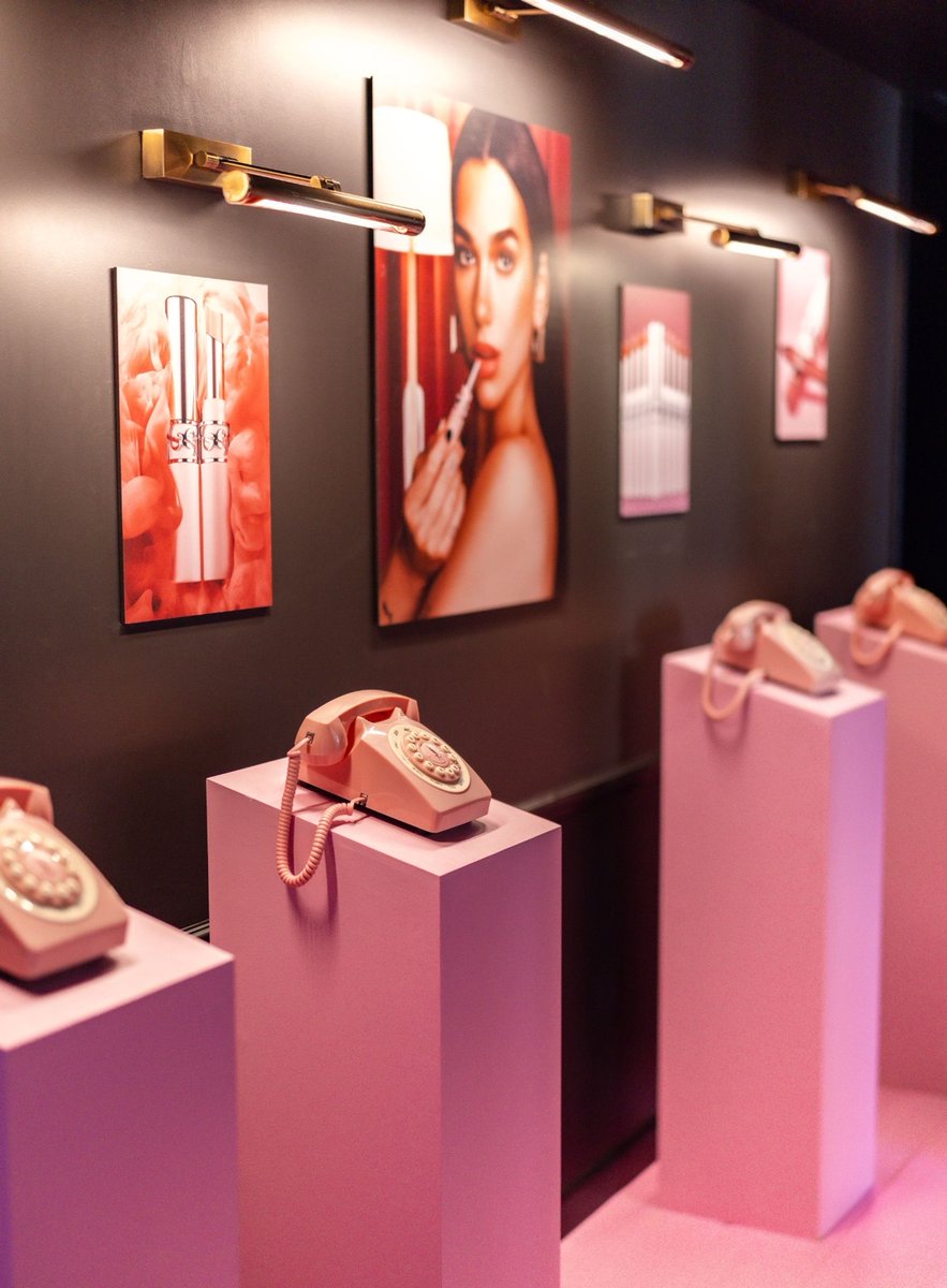 JeromeMONANGE's tweet image. #luxe, Tech et influence : YSL Beauty casse les codes de l’influence classique et transforme son lancement 🚀 de produits en expérience interactive sur Snapchat 

l’ expérience beauté est portée par des créatrices et amplifiée par des formats immersifs.

buff.ly/lWjpWYq