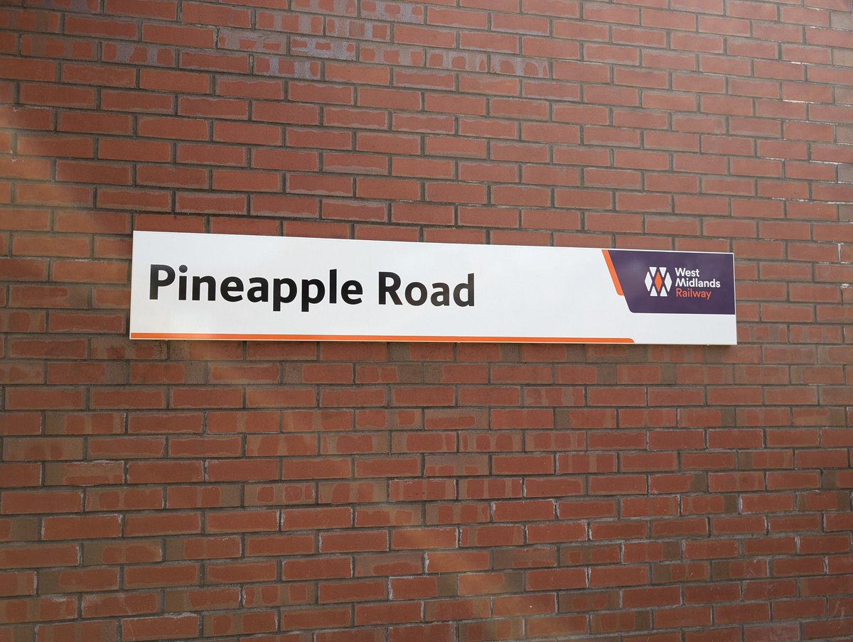 DownOnTheStour's tweet photo. Well since I'm not 12 hours nights today may as well visit the New stations on the Camp Hill line ๐
Of course you've gotta visit the funny station name first๐
#DOTS #trainphotography #railwayphotography #class196 #camphillline #pineappleroad https://t.co/f1WgPSlcz7