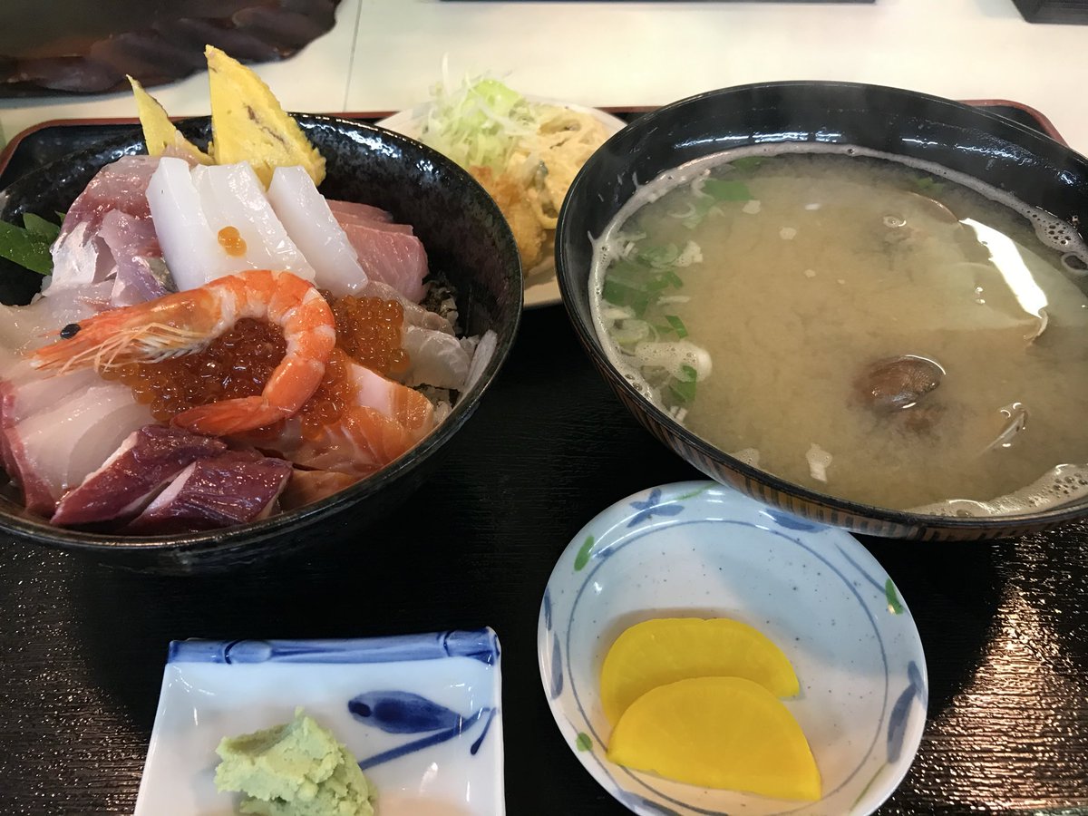 IceHeartYUKKIs's tweet photo. ちな長崎の海鮮丼はこれね https://t.co/OhM9kTMaM0