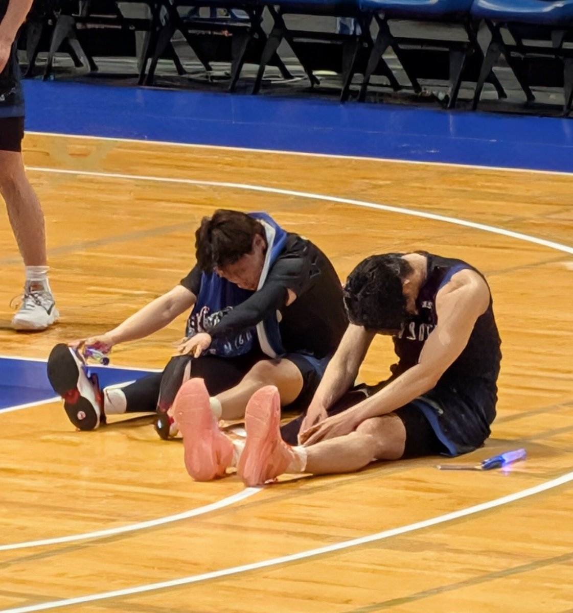 NyonBasukeManga's tweet image. すっさんに従順についていく
よし🤣
仲良しストレッチ😆
#シーホース三河