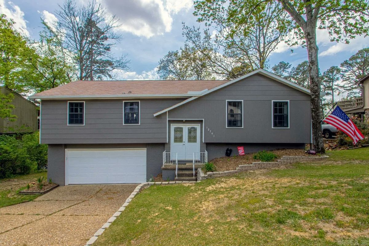 jeanrhurst's tweet photo. 12741 Southridge Dr, Little Rock, AR, 72212
3 bed | 2 bath 1953 Sq. Ft.
Active | 274999
https://t.co/lKAigVYs1n
Enjoy scenic vista views from this partially updated 3-bedroom, 2-bath home offering 1,958 sq ft on a spacious 1/3-acre lot. This move-in ready home features... https://t.co/mz3PHJQTnW