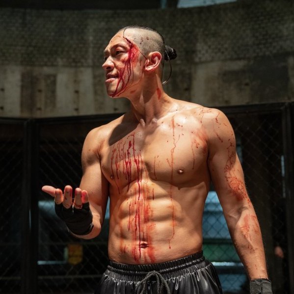 KDramaHandle's tweet image. #Rain said maintaining his physique for #Bloodhounds2 was very demanding, and wants to try more relaxed roles.

"I should stop showing my body… I want to try a lazy character. Since I love eating, I’d even gain belly fat and ruin my body if needed."