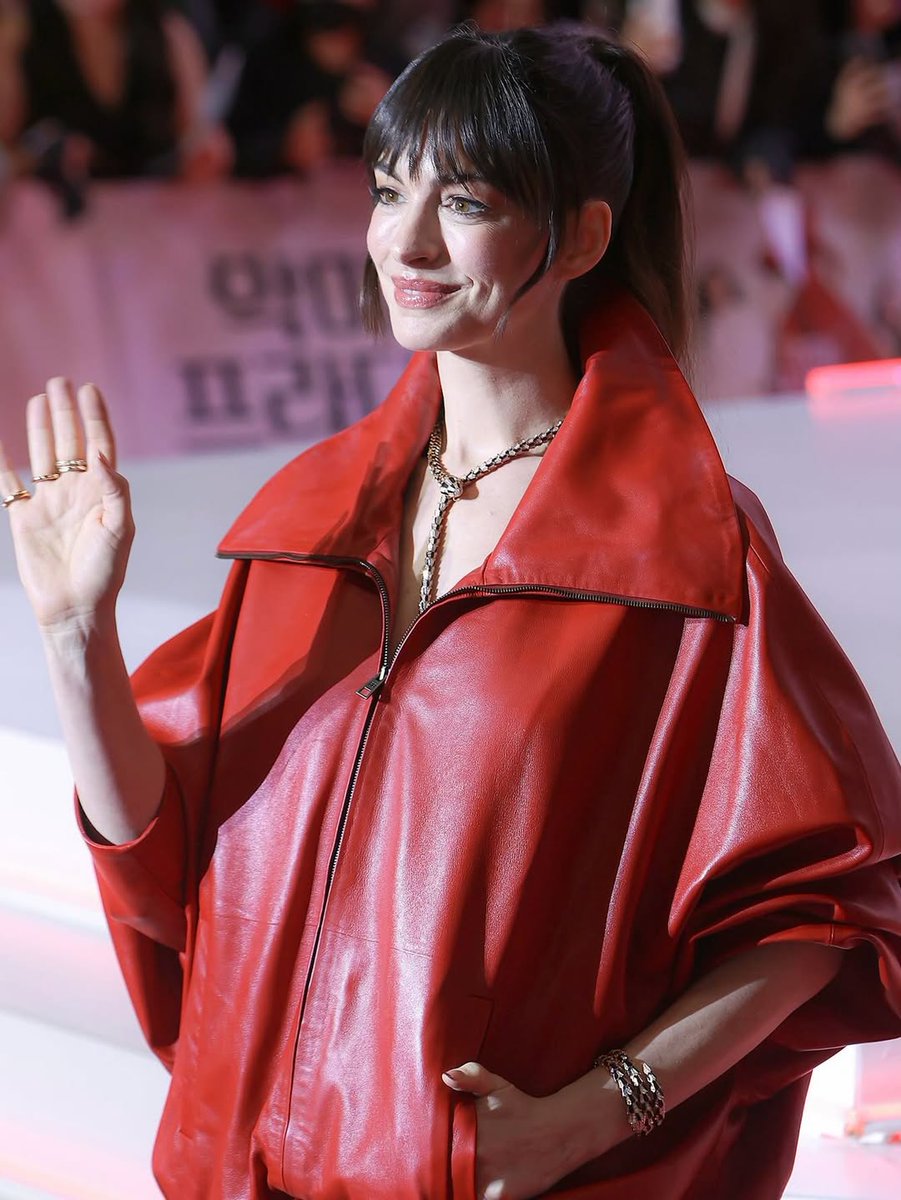 Anne Hathalegend tweet media