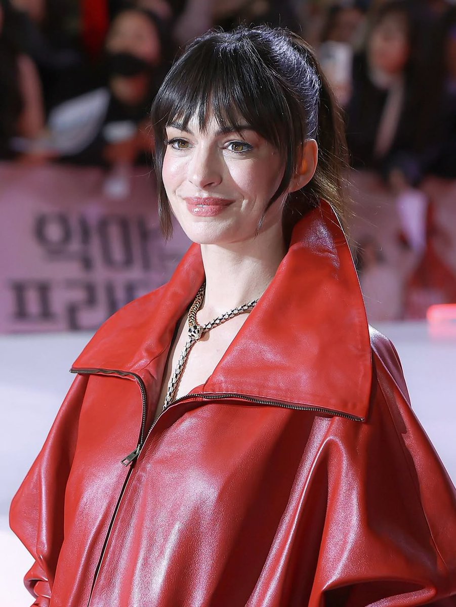 Anne Hathalegend tweet media