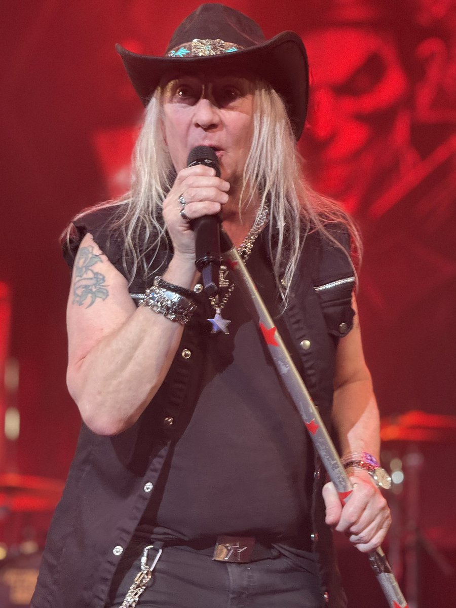 HR/HMのSammet tweet media