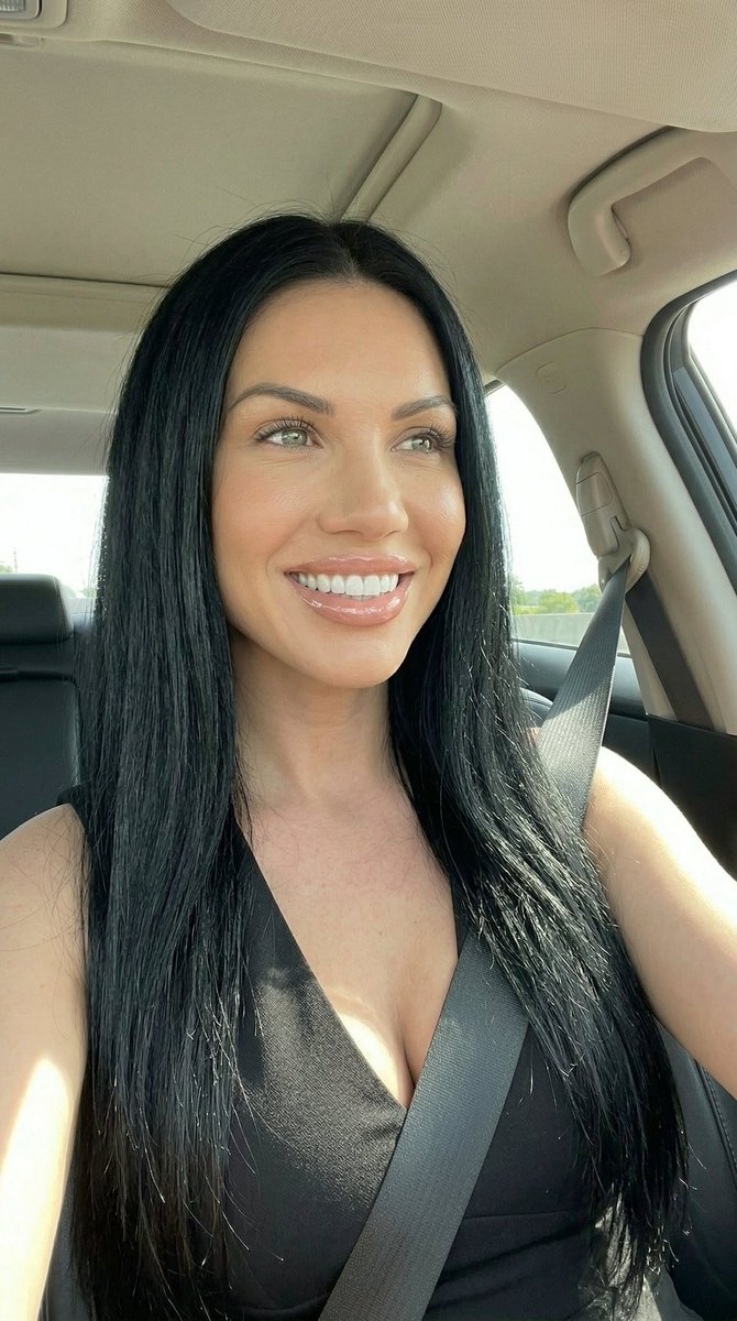 Danielle Nichols tweet media