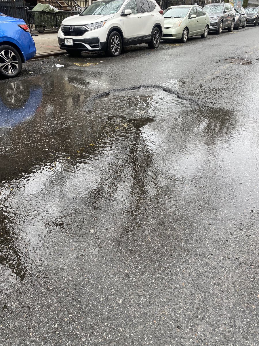 Djflyty's tweet photo. Smfh. We have called. Y’all really need to do something about this… #Sinkhole with water coming from it. #Brooklyn #NYC GATES AVE. BETWEEN NOSTRAND AVE &amp; BEDFORD AVE. This is dangerous. Water is everywhere. @NotifyNYC @NYCMayor @NYCMayorsOffice @NYCWater @FDNY https://t.co/4nqYUh7Rhx