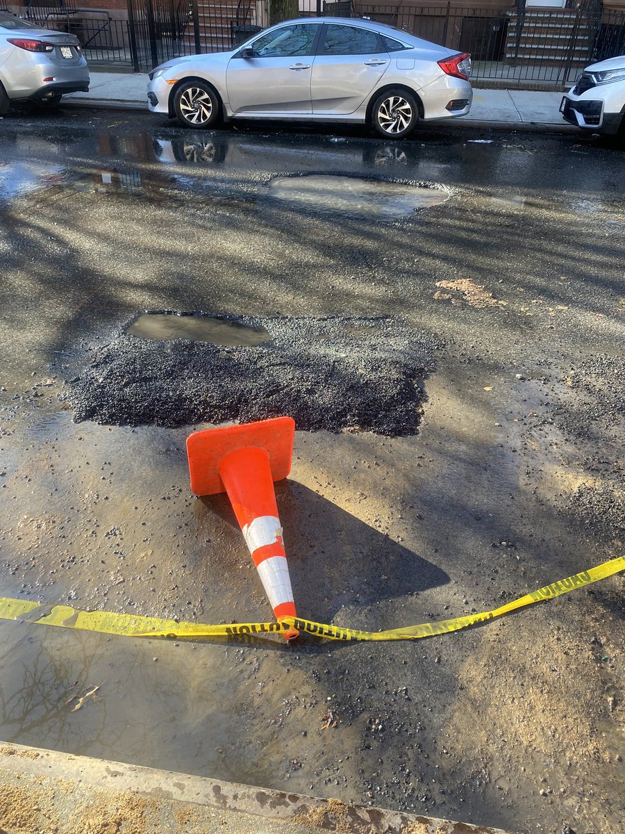 Djflyty's tweet photo. Smfh. We have called. Y’all really need to do something about this… #Sinkhole with water coming from it. #Brooklyn #NYC GATES AVE. BETWEEN NOSTRAND AVE &amp; BEDFORD AVE. This is dangerous. Water is everywhere. @NotifyNYC @NYCMayor @NYCMayorsOffice @NYCWater @FDNY https://t.co/4nqYUh7Rhx