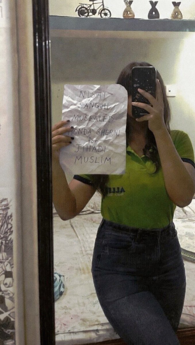 Ya Allah ye Lindu Sherni kya kya kehne lagi hai
Inke Maa Baap sochte hai ye padhai kar rahi hai
Aur ye dekho apni jawani luta rahi hai
Kya aise banega Lindu Rashtra🤣🤣🤣🤣
#Pathetic #Lindu #Sherni