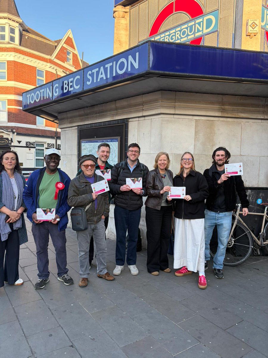 RichTaylor85's tweet photo. Great to have @RuthCadbury with @TootingLabour  last night as we support @jackamayorcas and @LizzyDobres with their re-election in Trinity -
Great reception for @wandbc plans for increased street cleaning - and scheduled pavement upgrades in Trinity! 
#labourdoorstep
#may7th
#localelections
#labour
#wandsworth