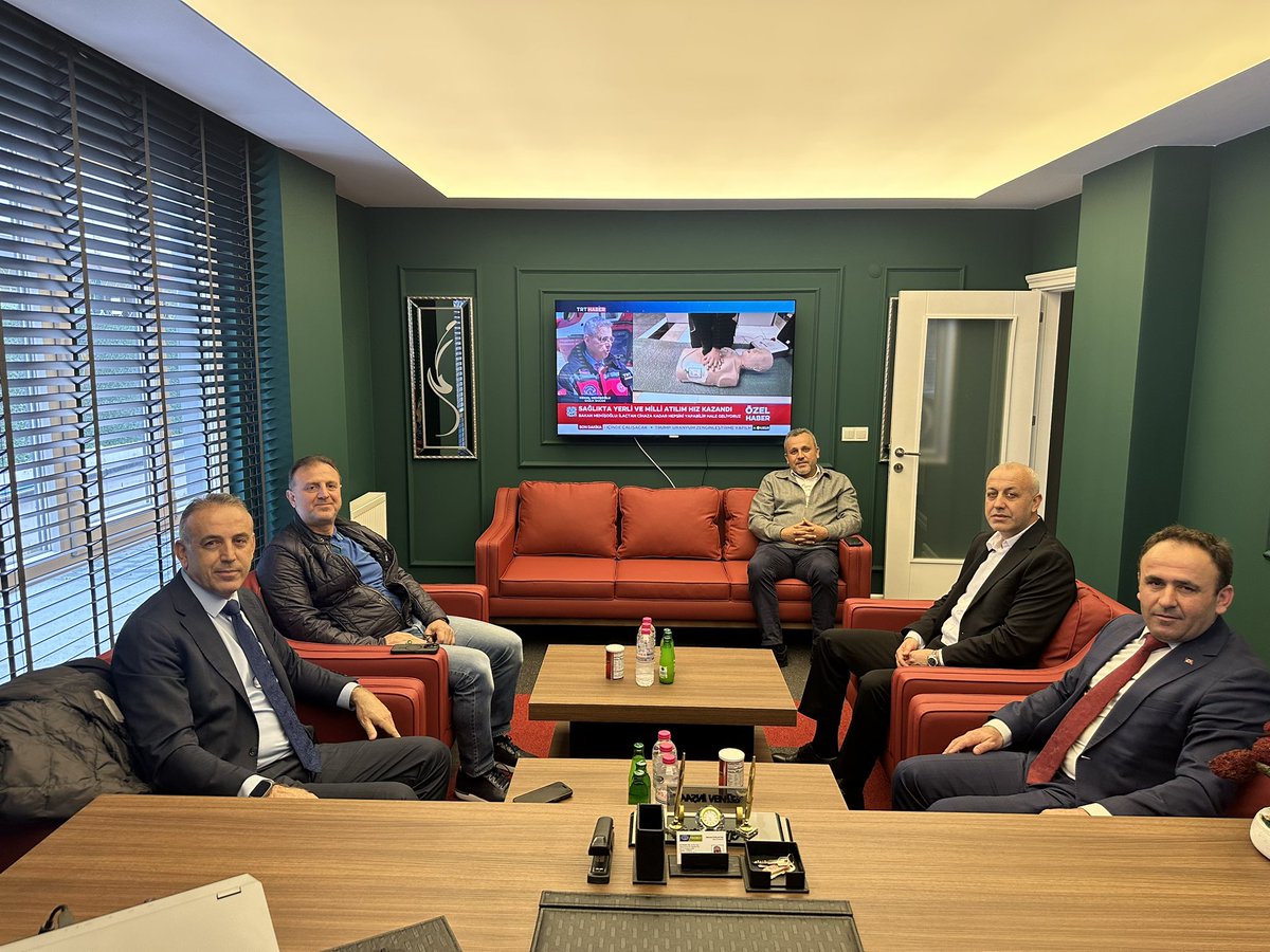 cetinkaya_salim's tweet photo. İlçe Başkan Yardımcılarımız Mustafa Kütük, Yunus Kökden ve İlçe Yönetim Kurulu Üyemiz Mehmet Ayvaz ile birlikte İlçe Yönetim Kurulu Üyemiz Eyyüp Güven'in vefat eden yengesi için taziye ziyaretinde bulunduk.

Merhumeye Allah'tan rahmet ailesi ve yakınlarına başsağlığı diliyorum.

@abdullahozdemir