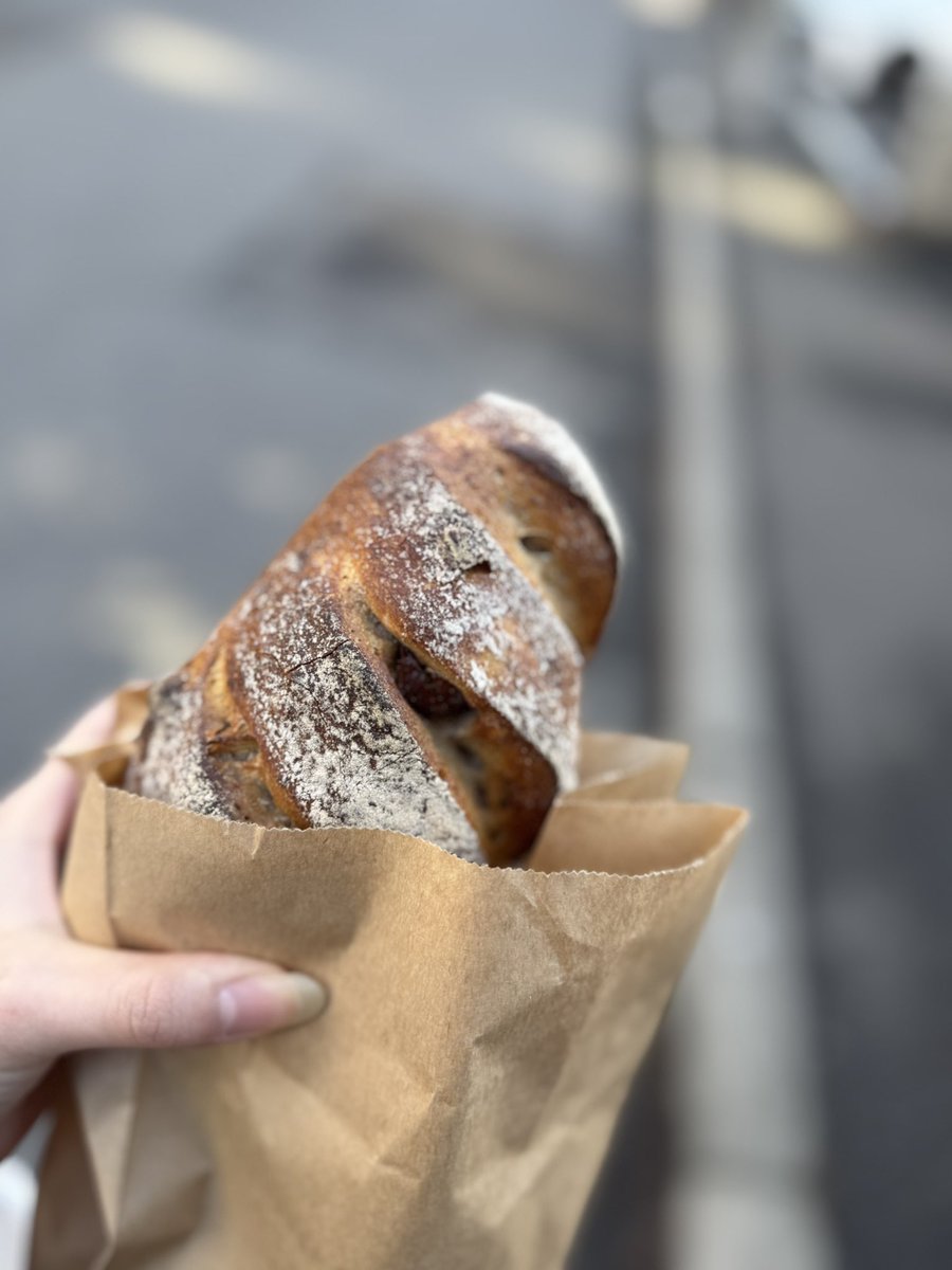 #アニソンバーX チェックラッシュでお席たくさん空いてます🙆‍♀️✨

カラオケオールジャンルDay🎤🎶

今日は午前中散歩して、ずっと行きたかったパン屋さん行ったよ🙌✨
めっちゃ美味しかったー！👏✨