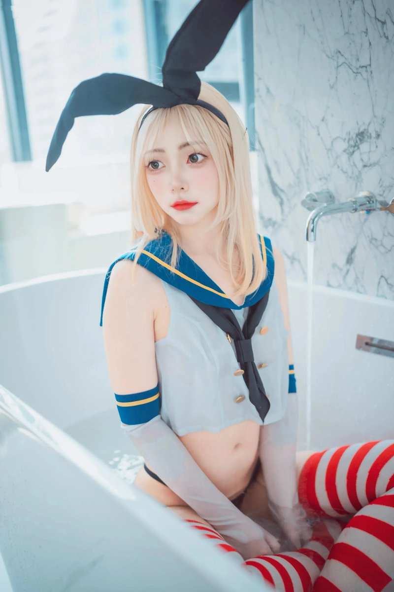 toto0624toto's tweet photo. #コスプレ この時と同じぐらい痩せたらよかったかな？今の太ももも自慢だけと、どっちがいいでしょうか？ https://t.co/66zBUM1Rtx