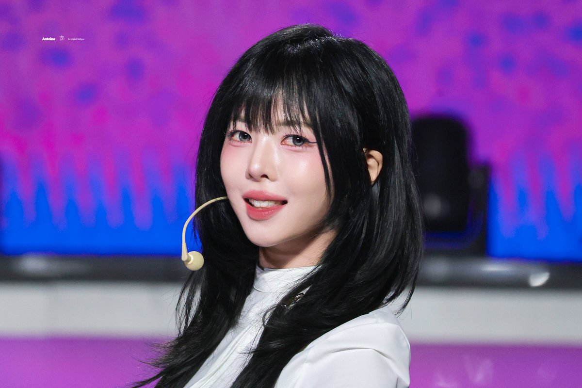 𝑨𝒏𝒕𝒐𝒊𝒏𝒆 tweet media