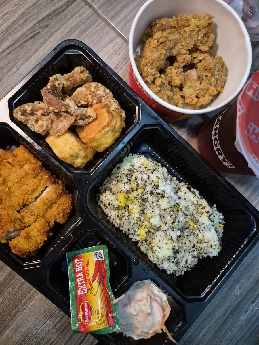 yepsalma's tweet photo. mari kita kembalikan mood dgn mam bento set nya dari bishi bento!! nori rice nya itu loh enak bgt😭😭🤍 and as u guys can see.. ini porsinya GUEDE POLLL, jadi udh pasti bgt kenyang dan mood balik lgi😭😭🤍 https://t.co/T9kVqTRiYe