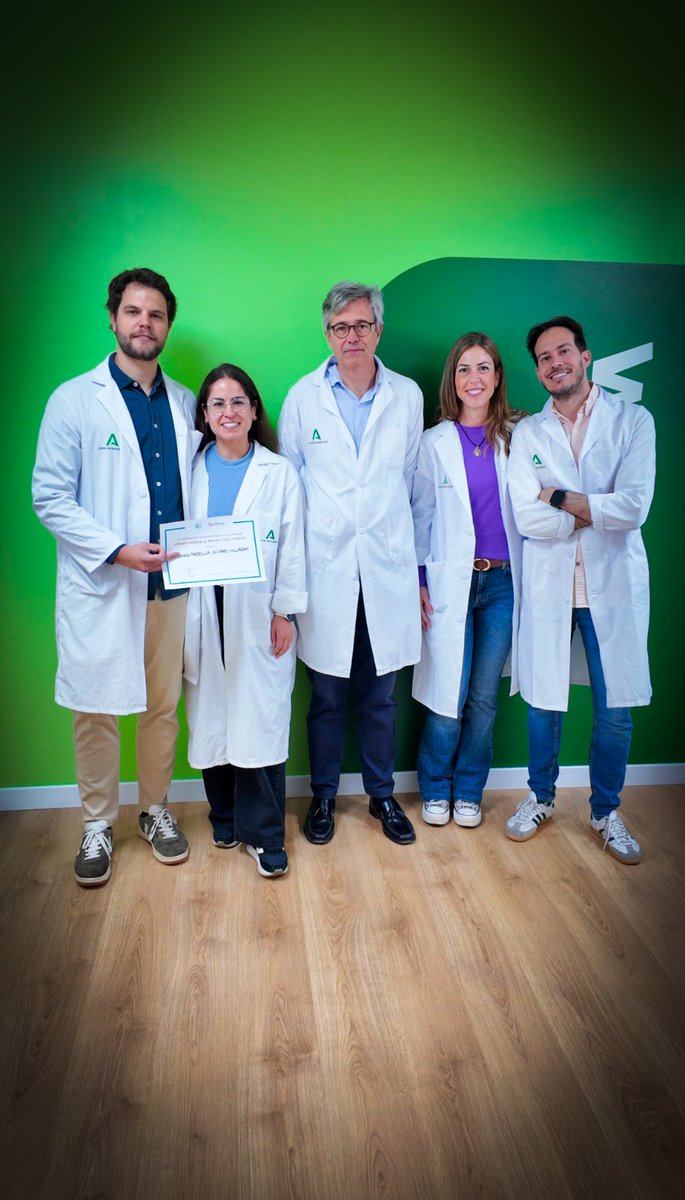 HUVMacarena's tweet image. 🔝 ¡Enhorabuena! Profesionales de la Unidad de #Glaucoma de nuestro @OftalmoMacarena han logrado el primer premio 🥇a la mejor comunicación en el último congreso nacional de #glaucoma 👀

El trabajo premiado aborda el tratamiento quirúrgico de glaucoma con #cirugía mínimamente