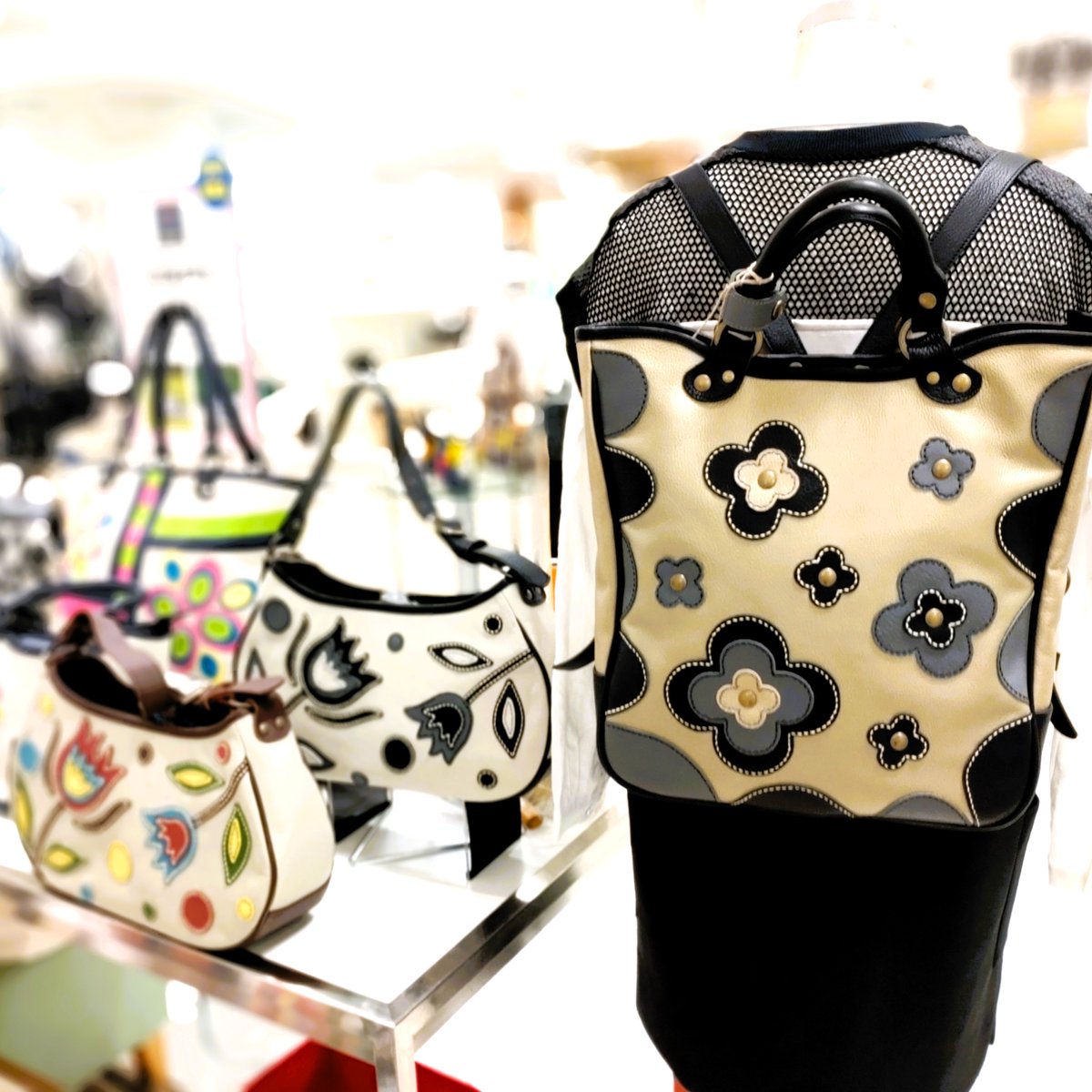 MARIMO_BAGS's tweet photo. 近鉄百貨店和歌山店、初日です☆ https://t.co/hEF8jKqood https://t.co/Fvz1pkITu6