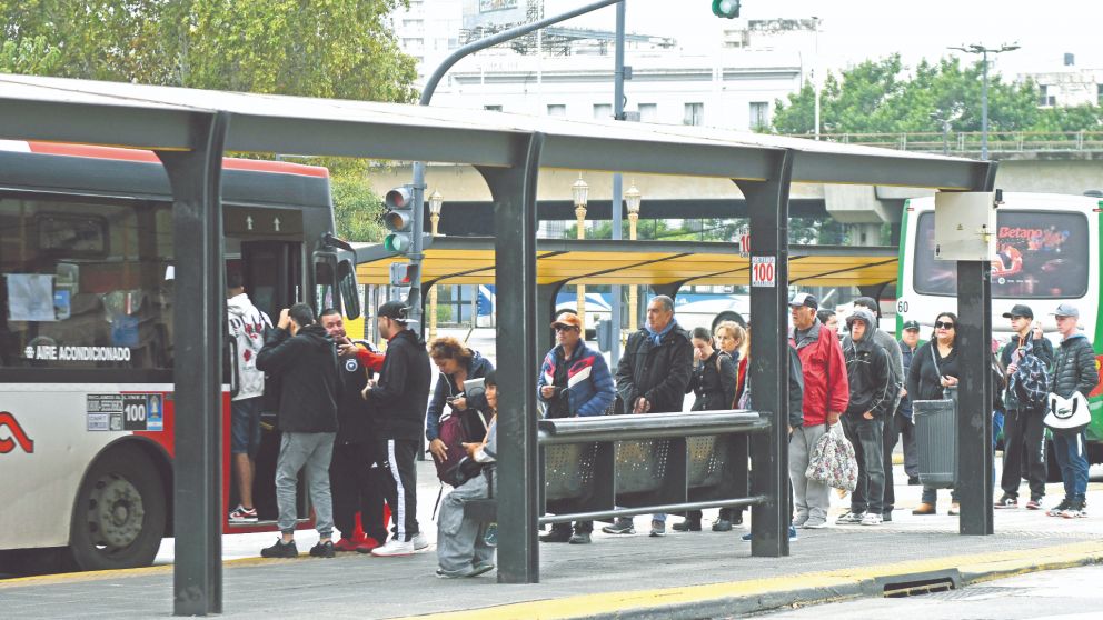 "Colapso en transporte" Por la reducción de frecuencias de colectivos ...