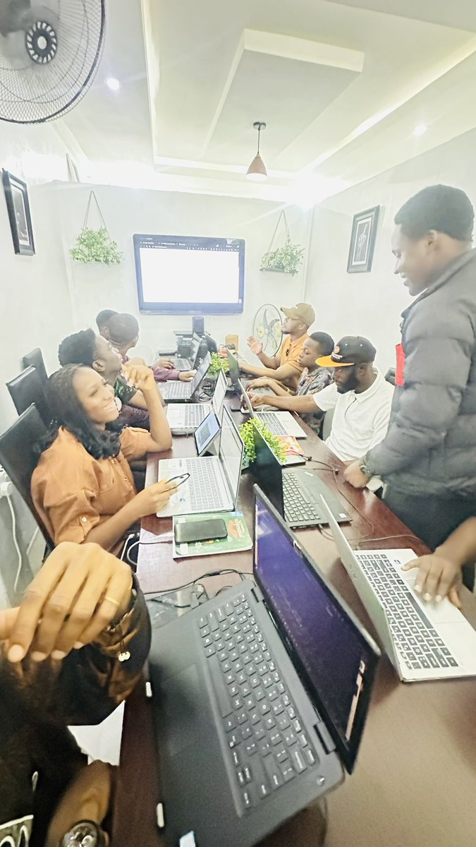 MELTechSolution's tweet image. 💡 Learn. Build. Innovate.
🎯 Practical sessions with industry-focused guidance
📈 Empower your future in tech today

Join us and start creating solutions that matter.

#MELTech #TechTraining #DigitalSkills #Innovation #FutureReady