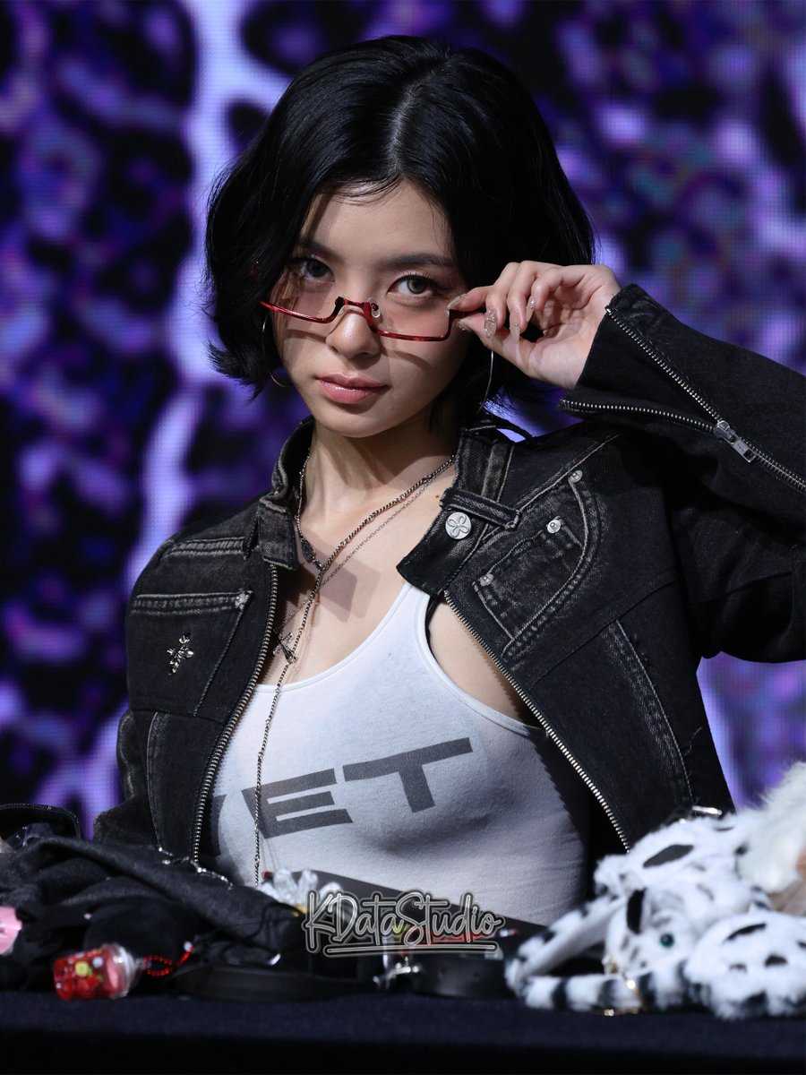 KDataStudio's tweet image. 260402 Dayeon at MUSICPLANT FANSIGN EVENT

#DAYEON #다연 #Kep1er #케플러 #KPOP #4Kwallpaper #4K #wallpaper 

More in the comments ⬇️