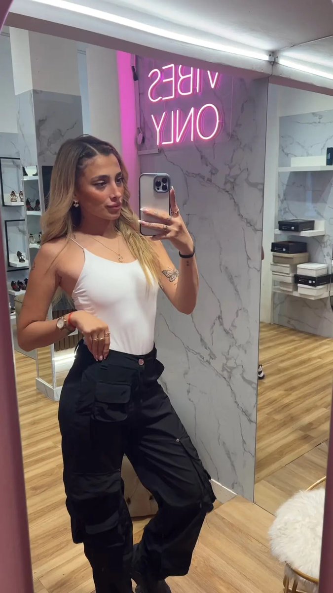 tacopineclara's tweet photo. Je suis d'humeur coquine aujourd'hui 👀
Tous ceux qui RT, commente "chiara" et likes auront mes 🍑 en dm ! https://t.co/uIU3Ge8jCN
