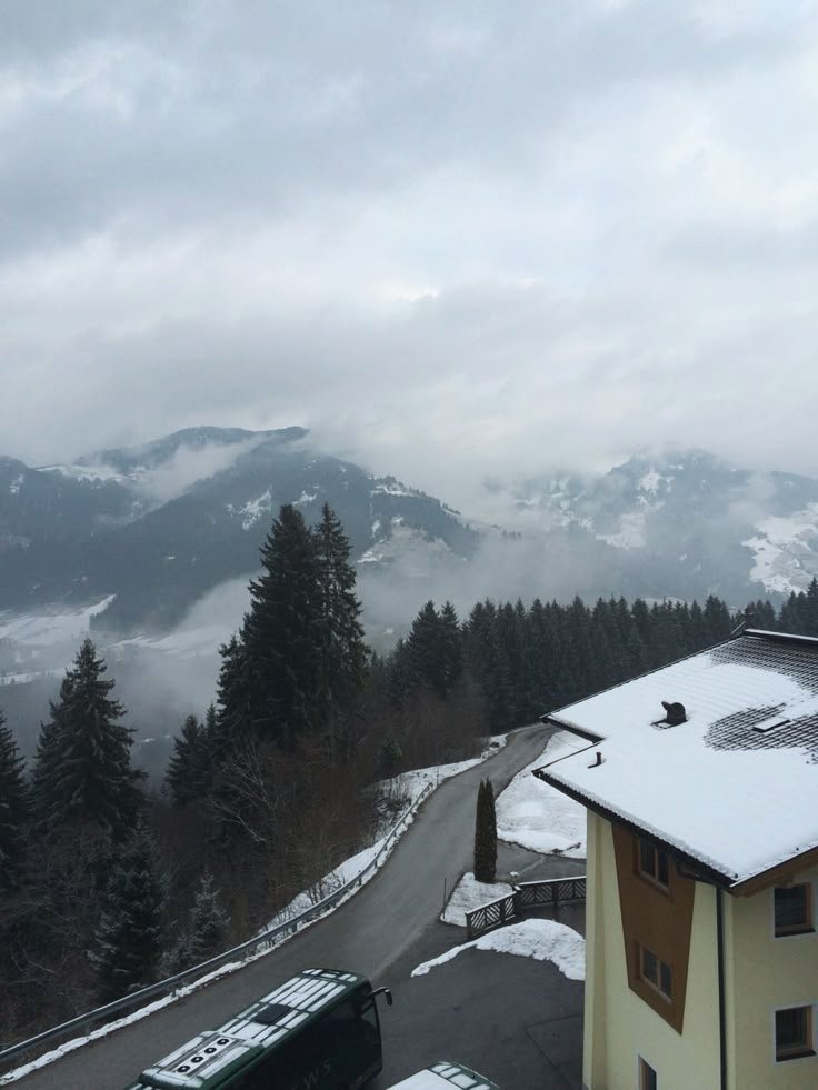 hexqueenn's tweet image. જ⁀➴ cr: Beartown
            by Fredrik Backman