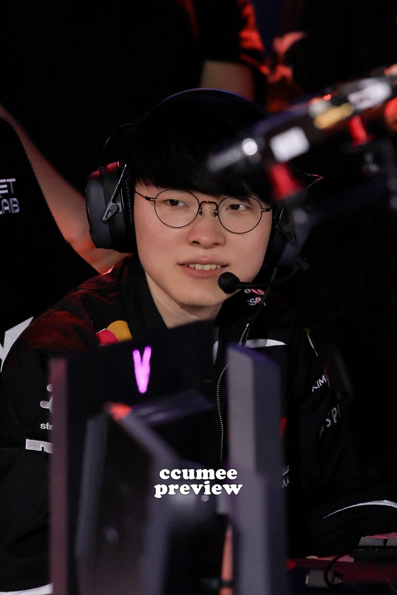 ccum0o0's tweet photo. 260408 t1 vs gen

ㅠㅠ 화이팅

#Faker #페이커 @faker https://t.co/5L84atULnw