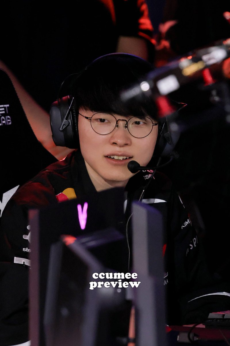 ccum0o0's tweet photo. 260408 t1 vs gen

ㅠㅠ 화이팅

#Faker #페이커 @faker https://t.co/5L84atULnw