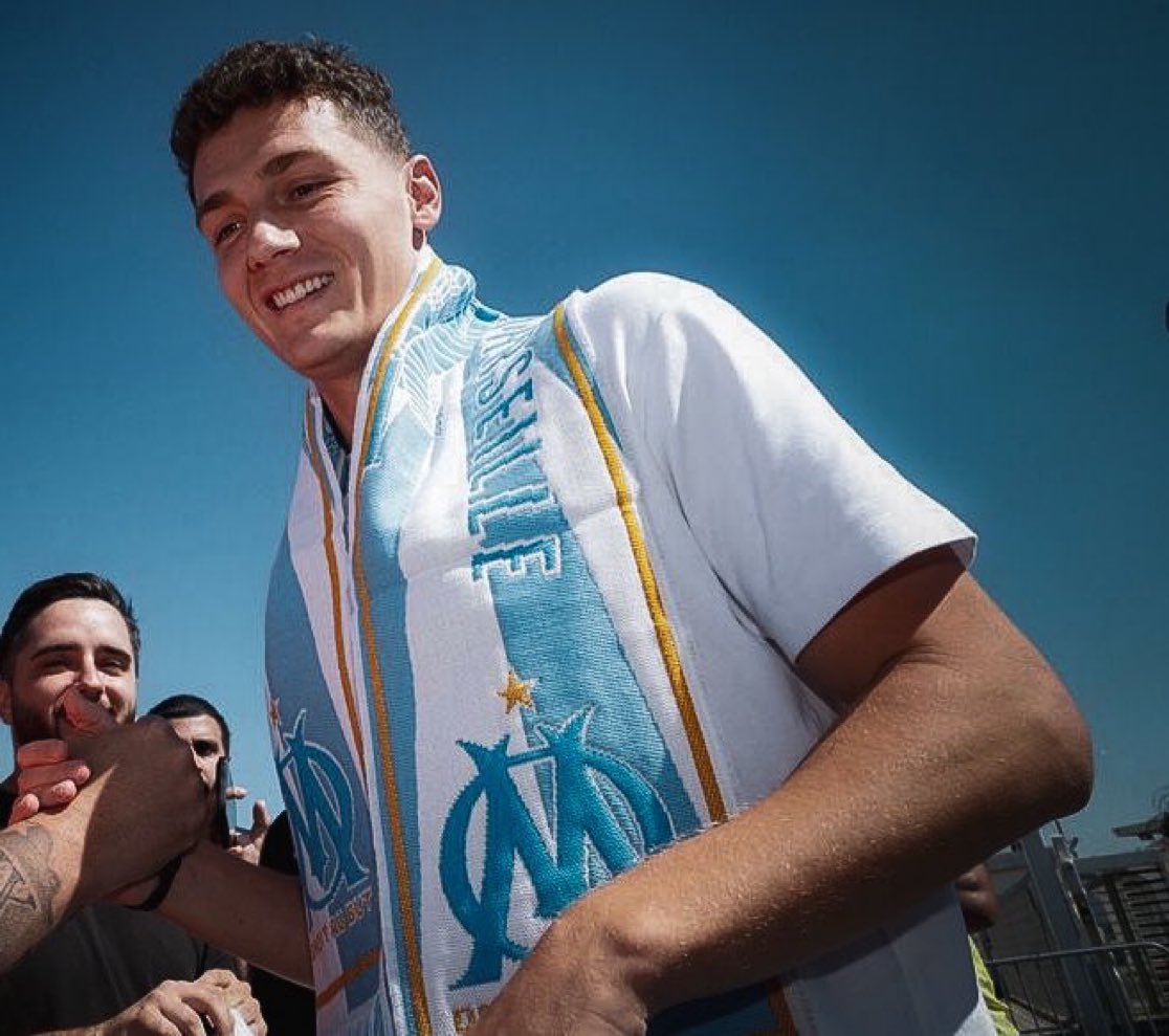 🚨Après plusieurs prestations décevantes cette saison, l'avenir de Benjamin Pavard 🇫🇷 devrait s'écrire loin de Marseille.

Malgré une option d'achat de 15M€ négociable avec l'Inter Milan, l'OM ne souhaiterait pas le conserver.

<a href="/RMCsport/">RMC Sport</a> 

#TeamOM #MercatOM